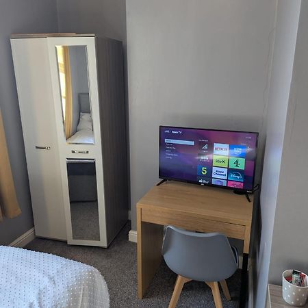 Darwin Stays - Service Accommodation In Newcastle Under Lyme City Centre Bagian luar foto