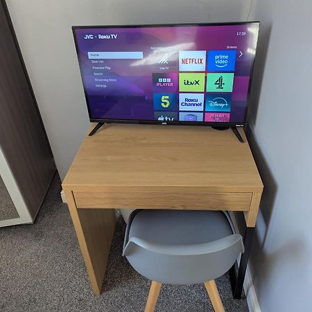 Darwin Stays - Service Accommodation In Newcastle Under Lyme City Centre Bagian luar foto