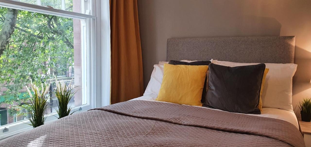 Darwin Stays - Service Accommodation In Newcastle Under Lyme City Centre Bagian luar foto