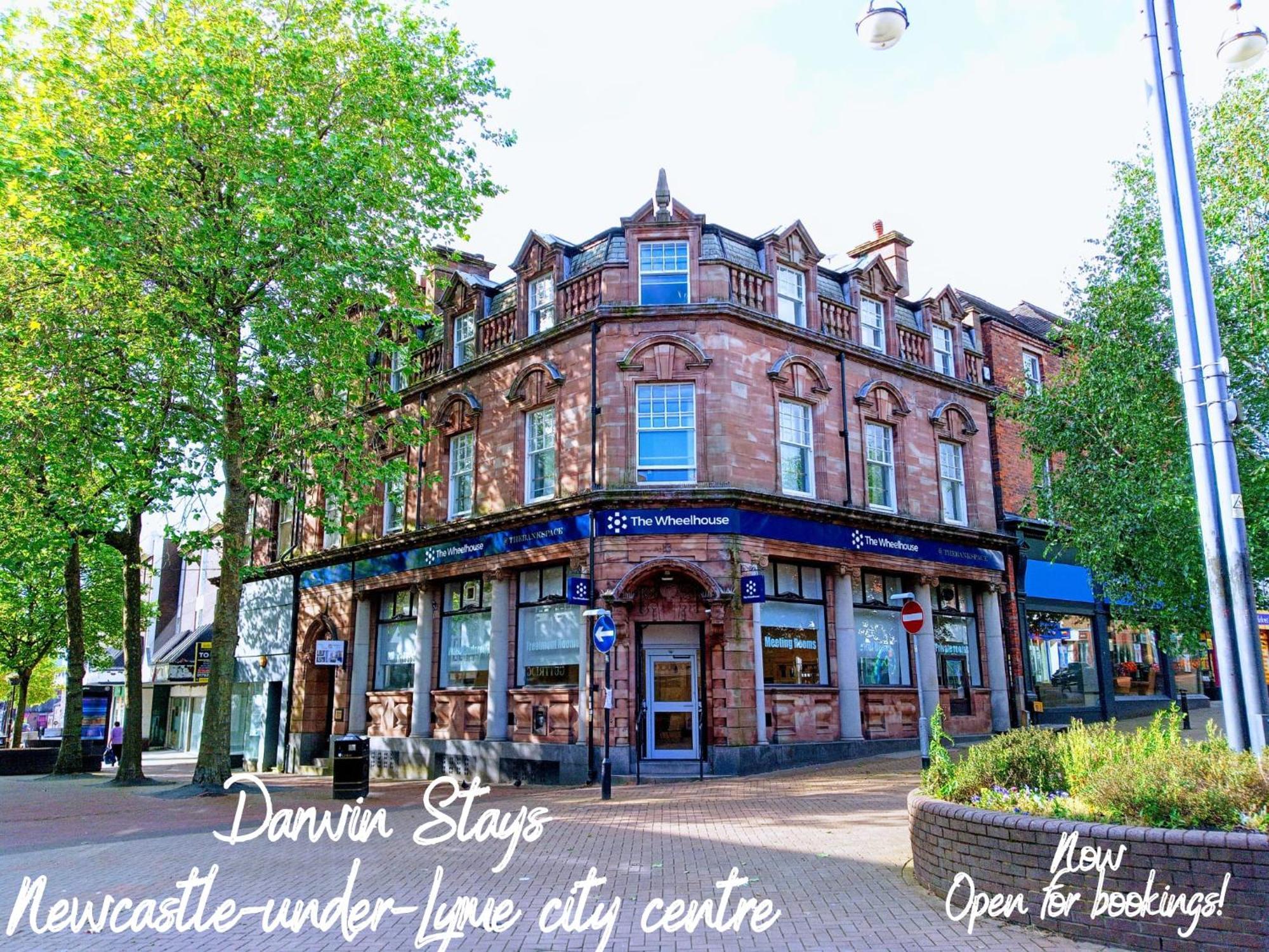 Darwin Stays - Service Accommodation In Newcastle Under Lyme City Centre Bagian luar foto