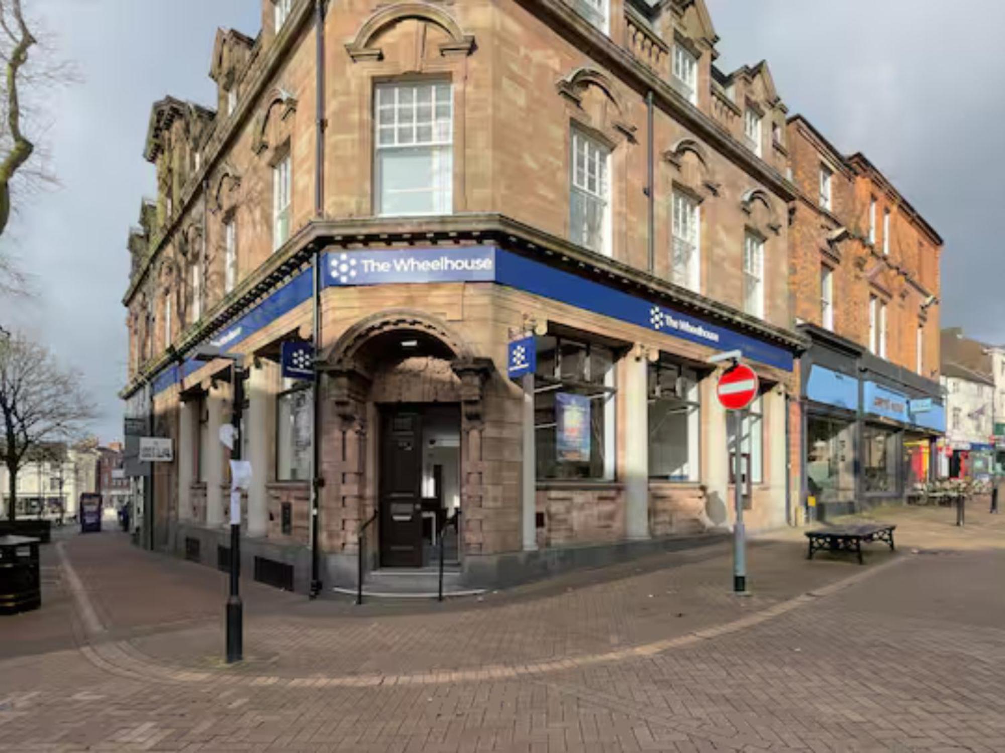 Darwin Stays - Service Accommodation In Newcastle Under Lyme City Centre Bagian luar foto