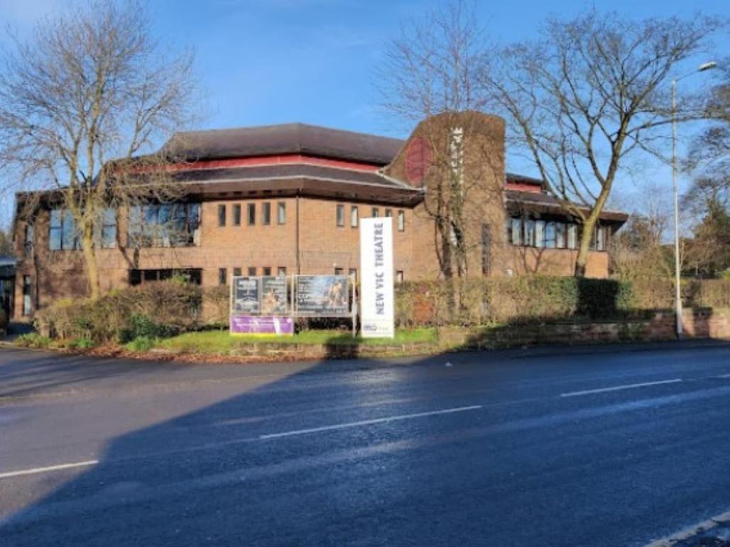 Darwin Stays - Service Accommodation In Newcastle Under Lyme City Centre Bagian luar foto