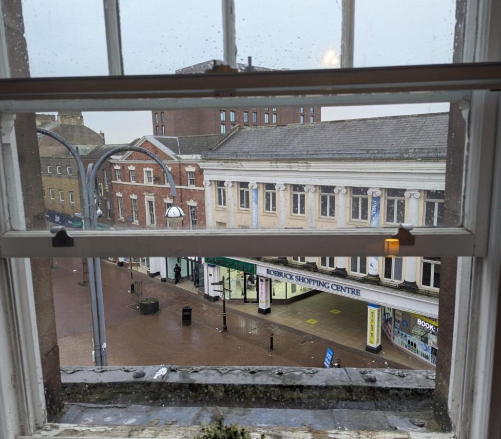 Darwin Stays - Service Accommodation In Newcastle Under Lyme City Centre Bagian luar foto