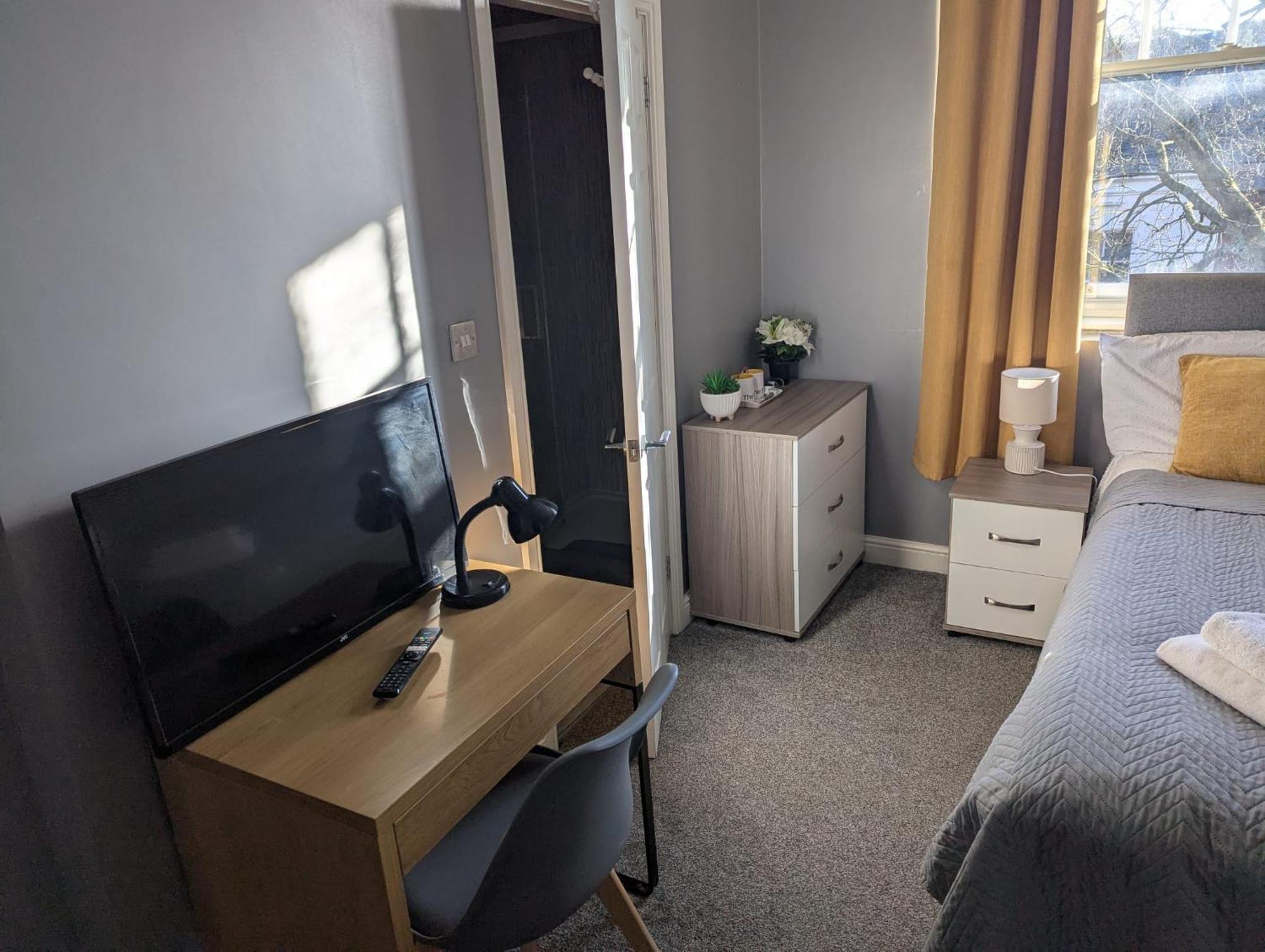 Darwin Stays - Service Accommodation In Newcastle Under Lyme City Centre Bagian luar foto