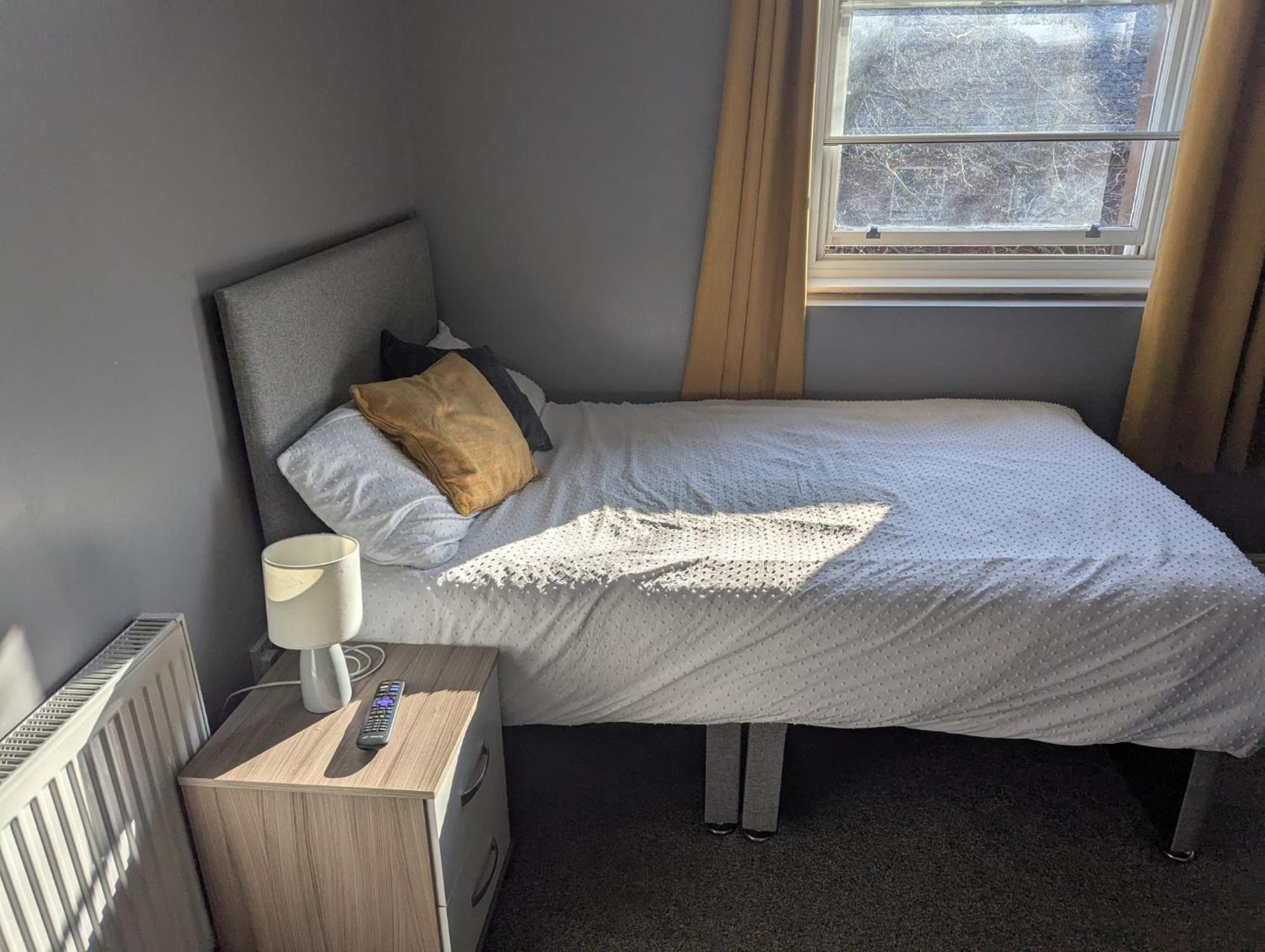Darwin Stays - Service Accommodation In Newcastle Under Lyme City Centre Bagian luar foto