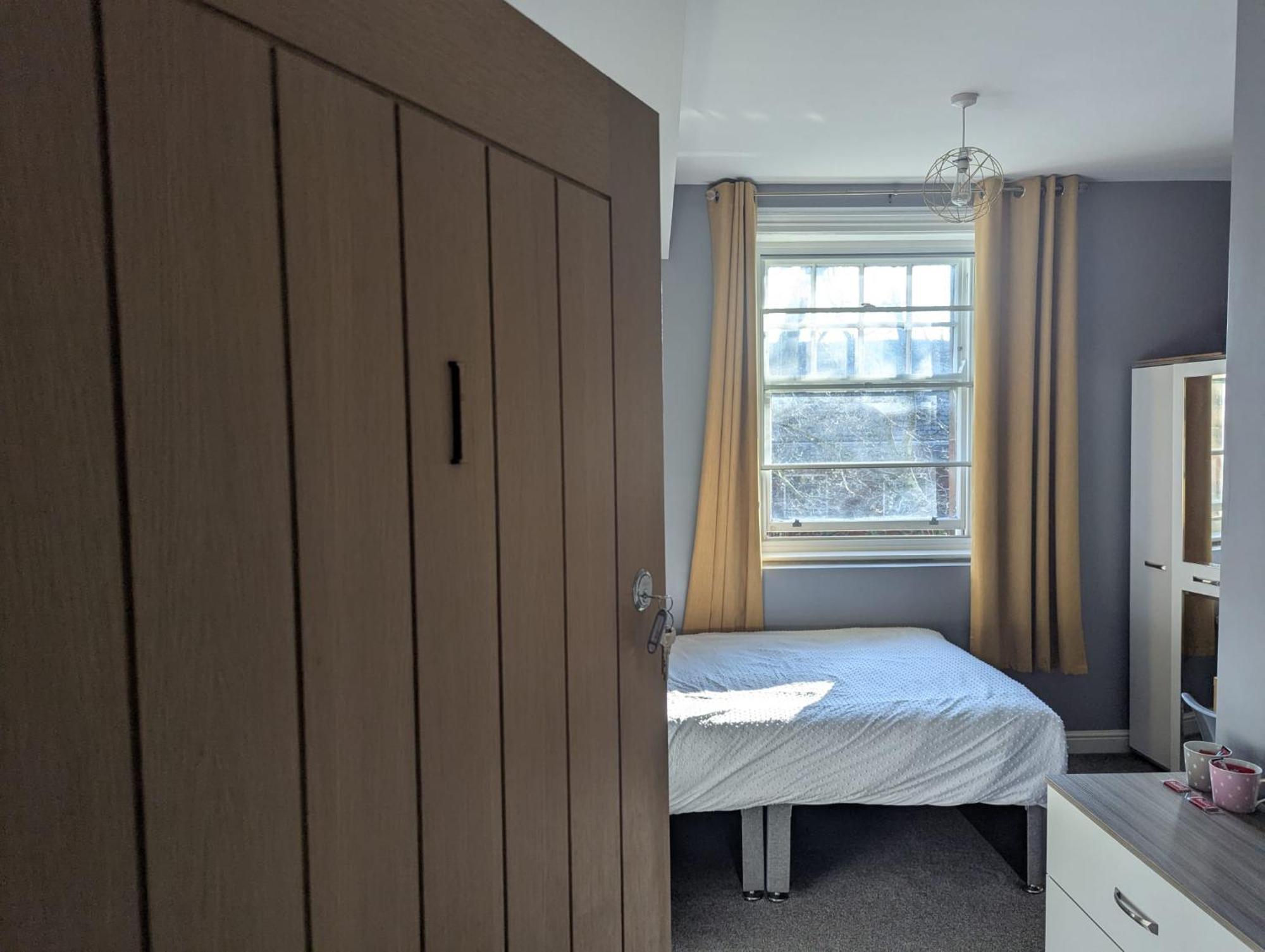 Darwin Stays - Service Accommodation In Newcastle Under Lyme City Centre Bagian luar foto
